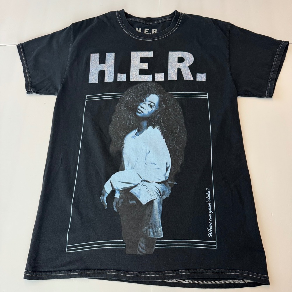 H.E.R. Graphic T-Shirt Black Glitter Logo R&B Artist Portrait Tee Medium
